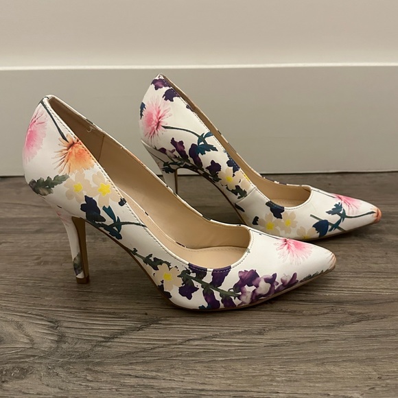 Nine West • Floral Print Heels • 7.5 - Picture 5 of 6